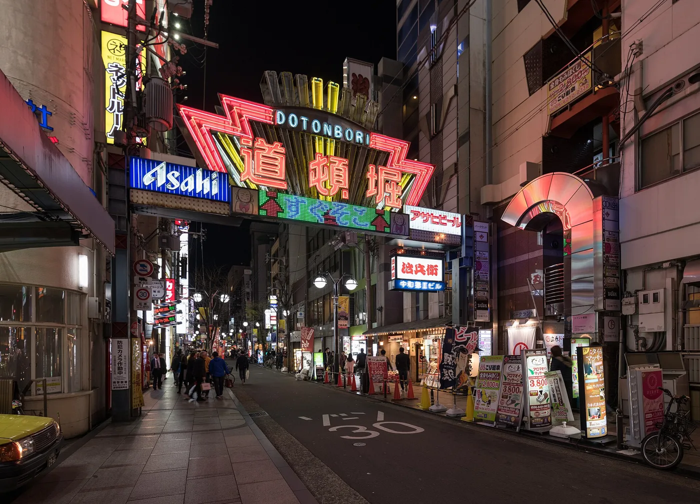Enseignes néon de Dōtonbori à Osaka la nuit